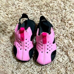 Girls Nike water sandals